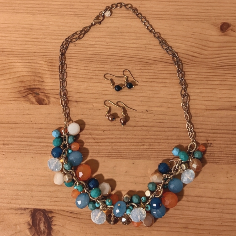Bundle of two pairs of earrings and LOFT necklace